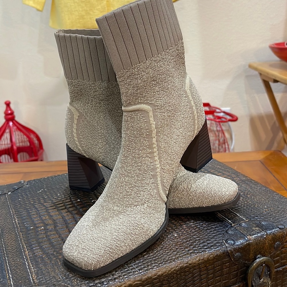 Cuccoo stretchy Socks Boots size 38/7.5 USA